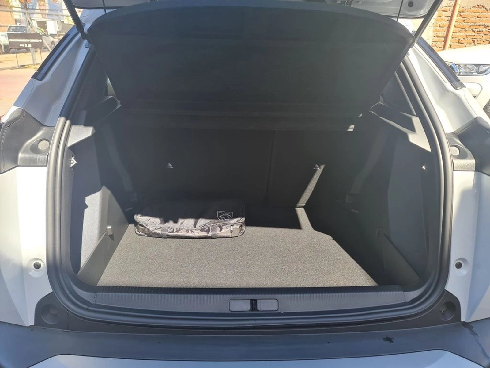 PEUGEOT 2008 MCA Active Puretech 130 2025 - Imagen 9 de 14