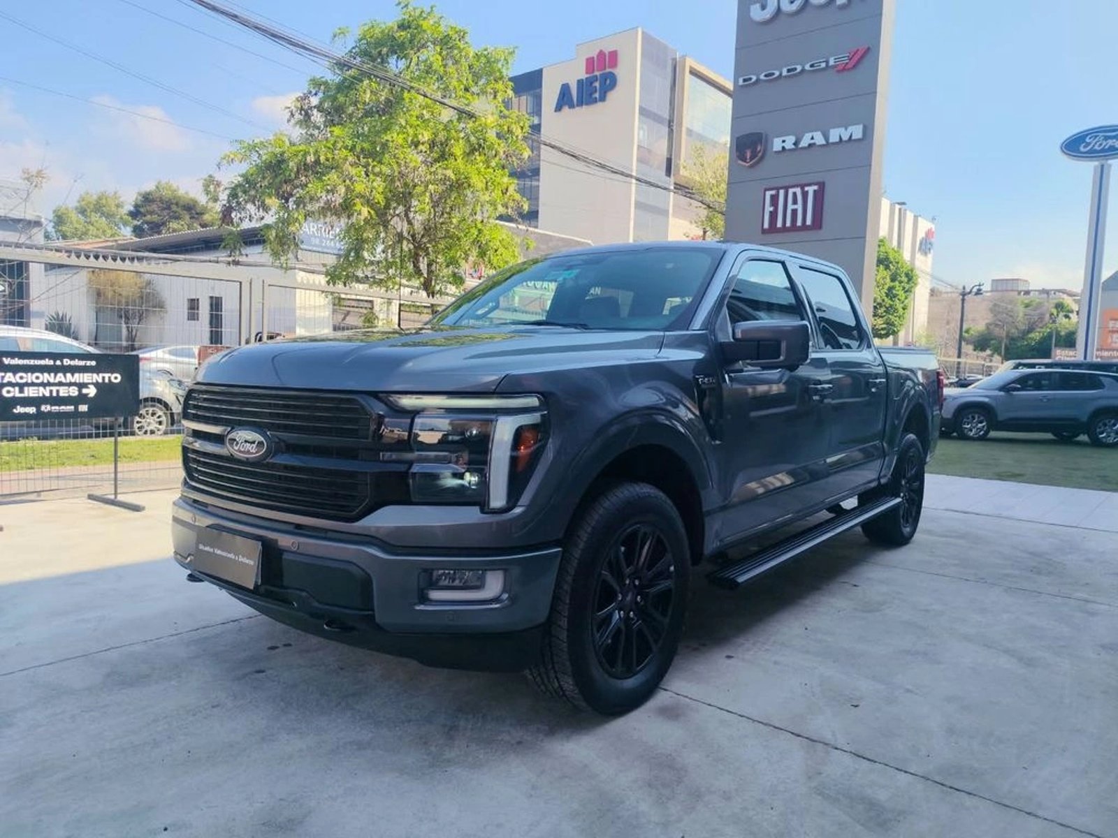 Ford F-150 Platinum 4WD AT 2026
