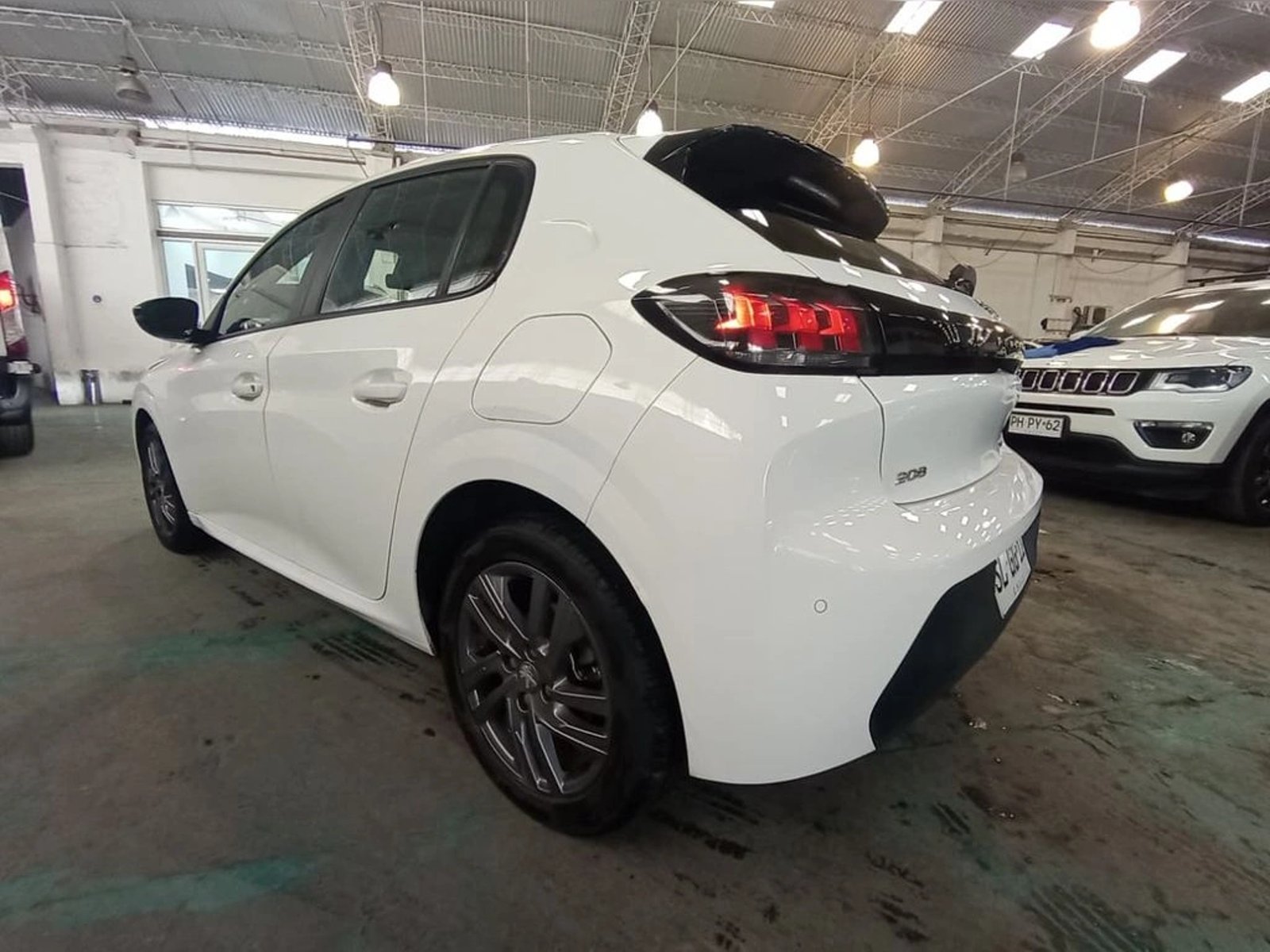 Peugeot 208 Active Pack BlueHDi 100 2023 - Imagen 8 de 14