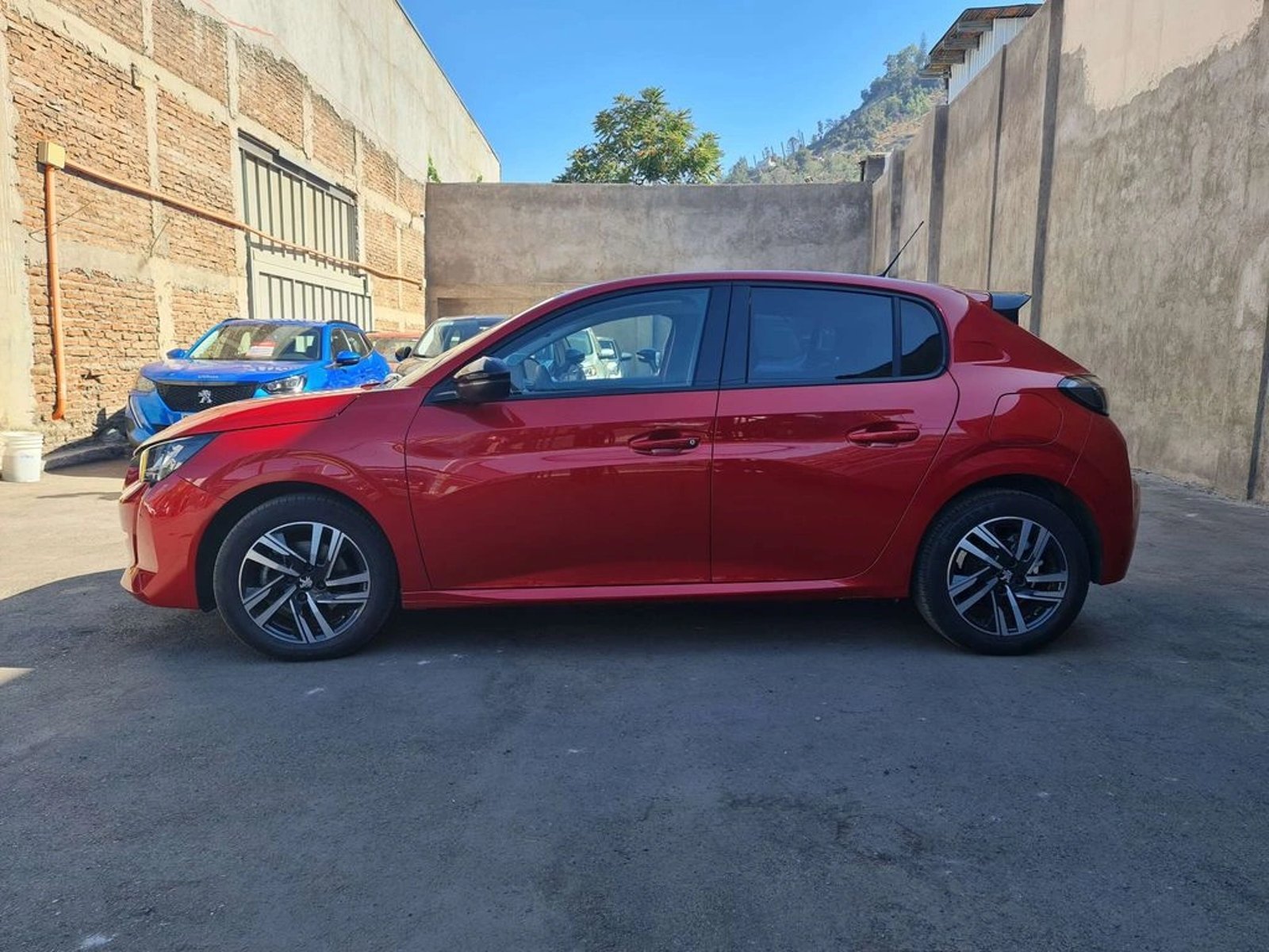 PEUGEOT 208 Allure Pack Puretech 130 EAT8 2024 - Imagen 4 de 20