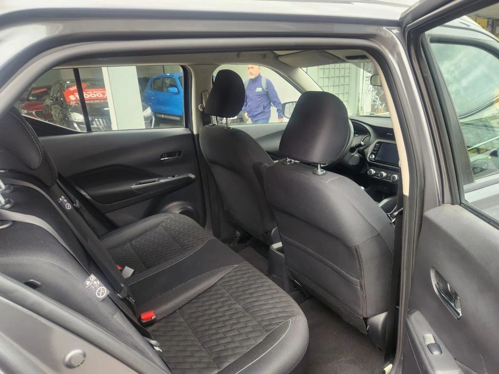 NISSAN KICKS SENSE 1.6 MT 2023 - Imagen 8 de 11