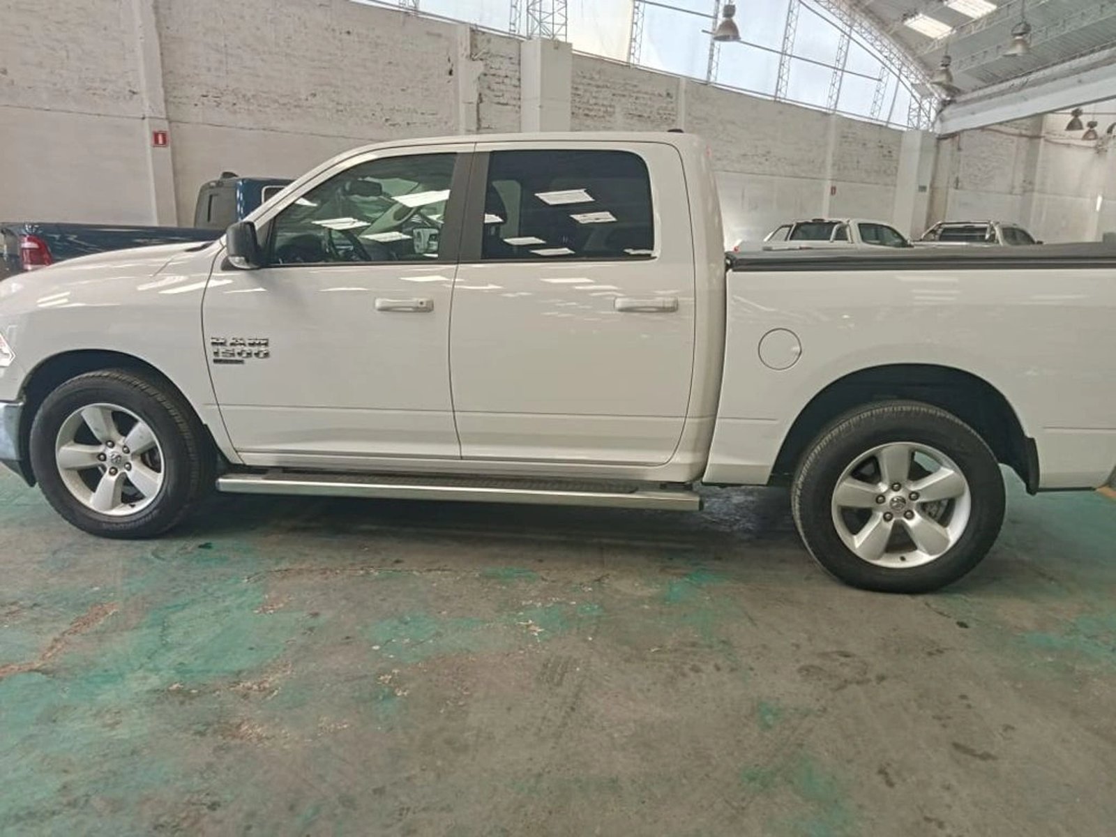 RAM 1500 SLT CREW CAB 2022 - Foto 4 de 17