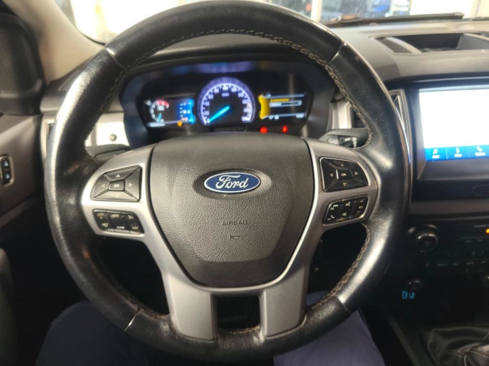 Ford RANGER DCAB XLT 3.2 2023 - Imagen 8 de 11