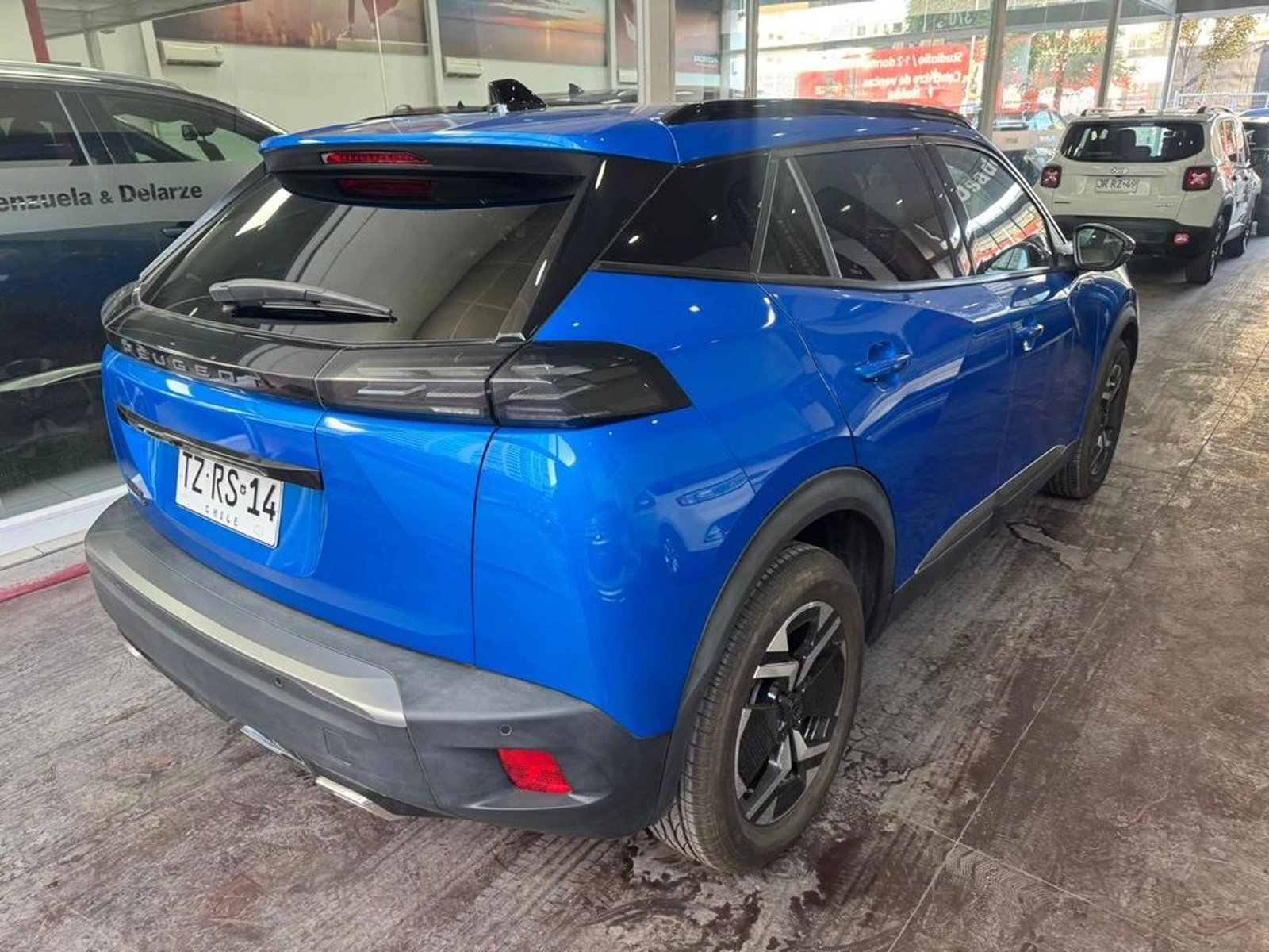 Peugeot 2008 MCA Allure Pack Puretech 130 2025 - Foto 4 de 12