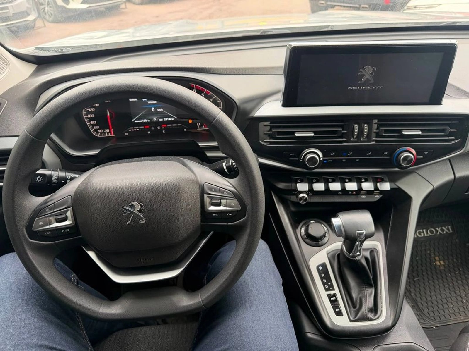 Peugeot LANDTREK Active BlueHDi 180 4x4 AT 2025 - Imagen 8 de 10