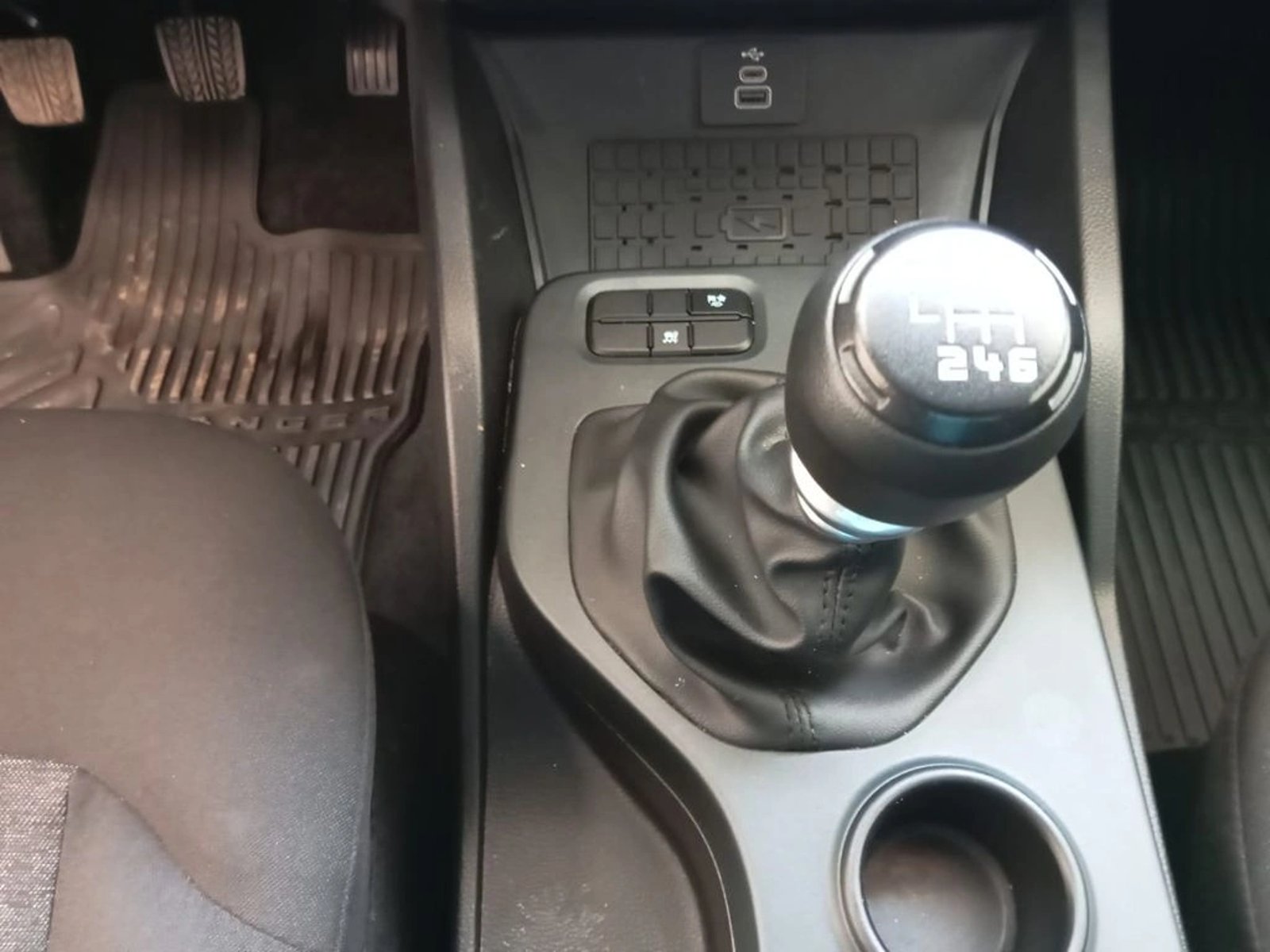 FORD RANGER XLS 4x2 2.0L MT 2025 - Imagen 12 de 20