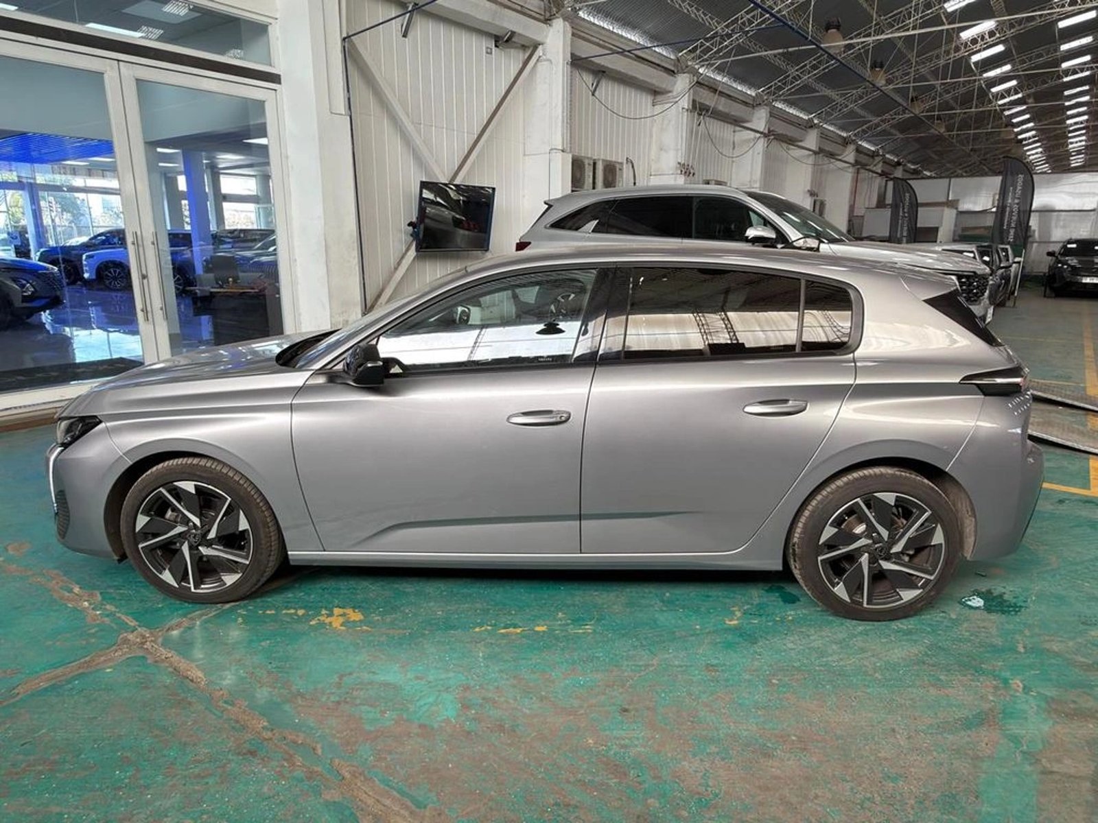 Peugeot 308 Allure Pack Puretech 130 EAT8 PRS 2025 - Foto 3 de 13