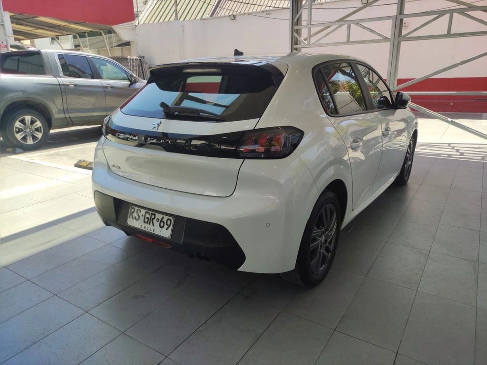 Peugeot 208 1.2 PURETECH ACTIVE PACK 4X2 75 MT 5P 2022 - Foto 4 de 9