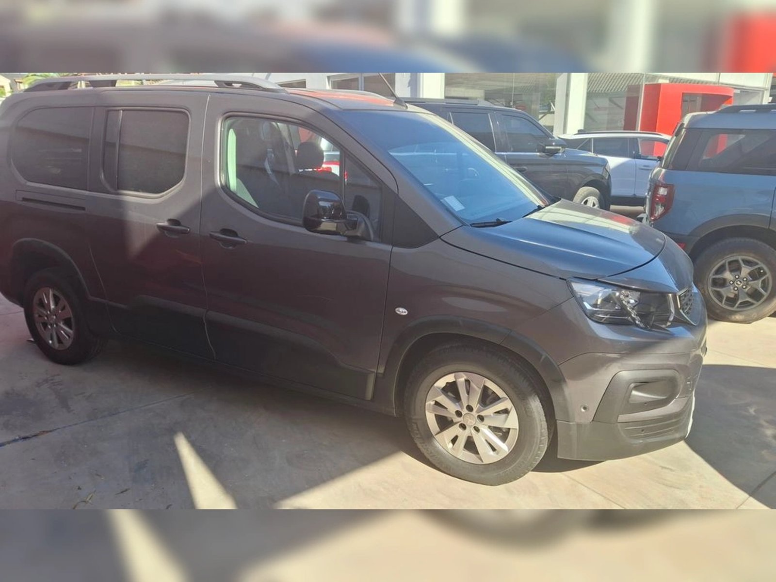 Peugeot RIFTER Allure Puretech 130 EAT8 2022 - Foto 3 de 12