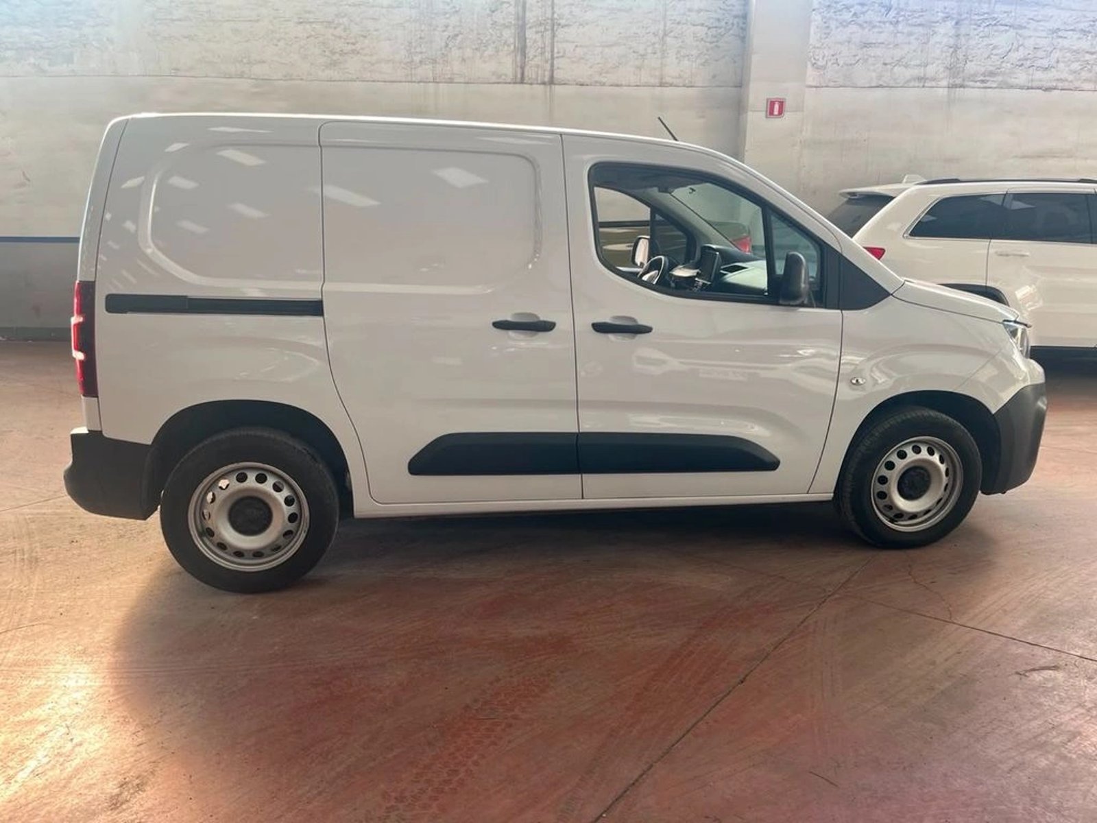 Peugeot PARTNER L1 BlueHDi 100 2024 - Foto 4 de 15