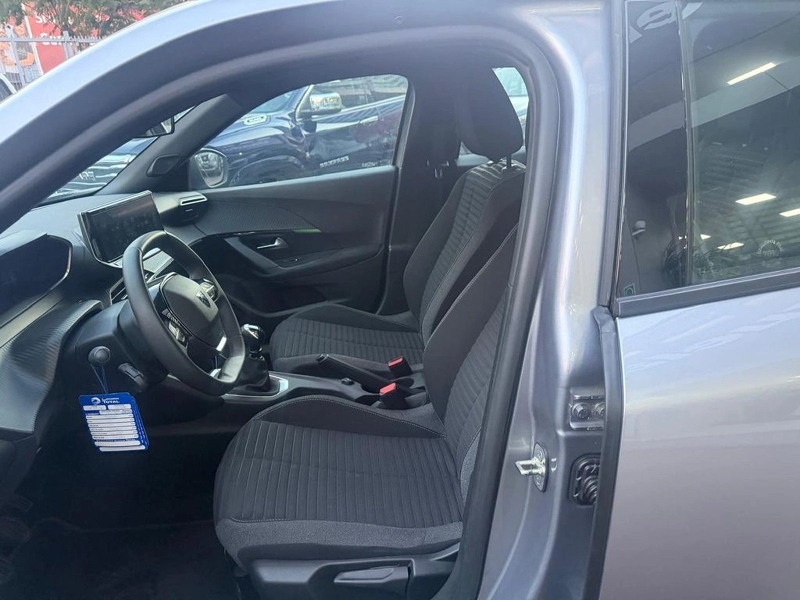 Peugeot 2008 Active Pack Puretech 130 2024 - Imagen 12 de 13