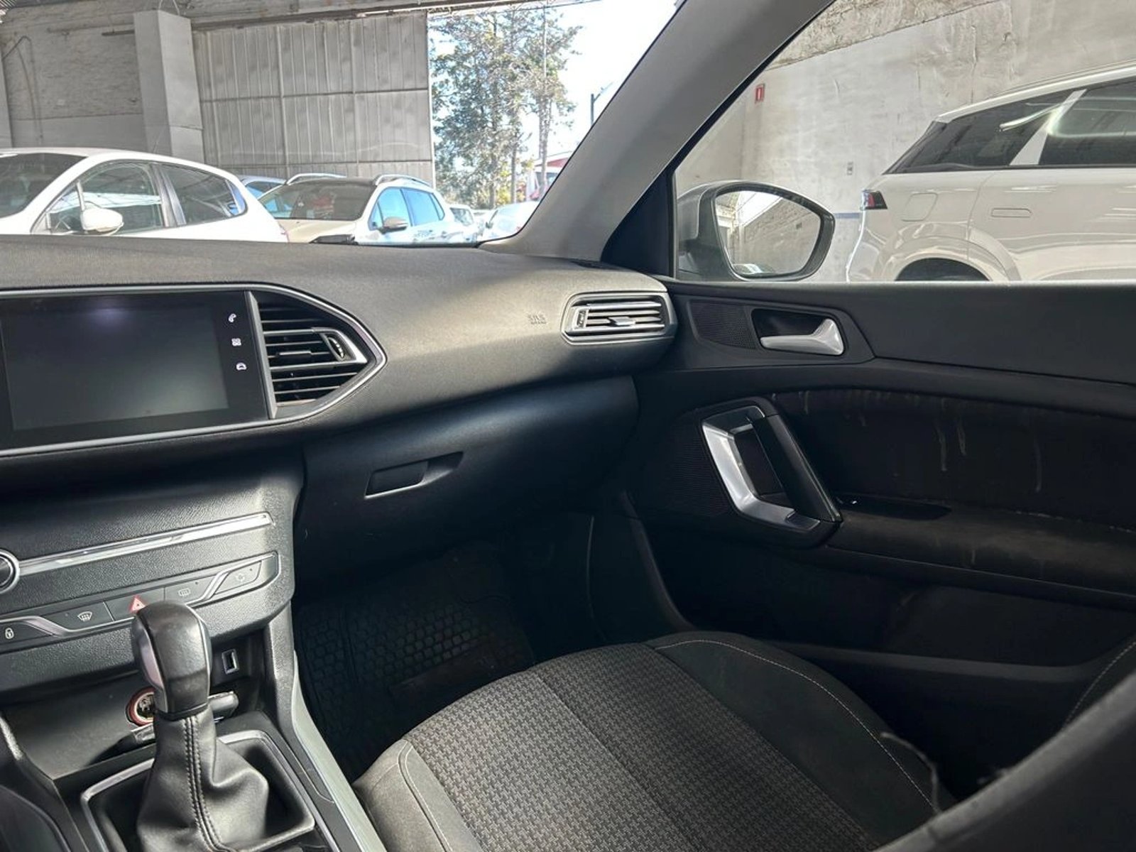 PEUGEOT 308 Feline 1.6 Blue-HDi 120HP EAT6 2019 - Imagen 12 de 17