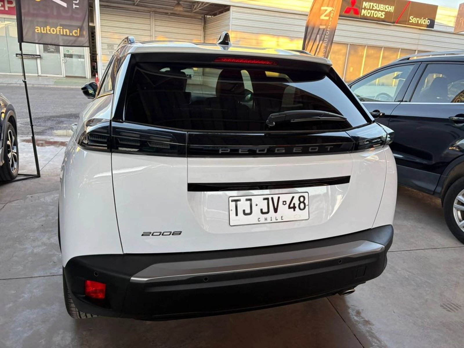 PEUGEOT 2008 Allure Pack Puretech 130 EAT8 2024 - Imagen 4 de 10