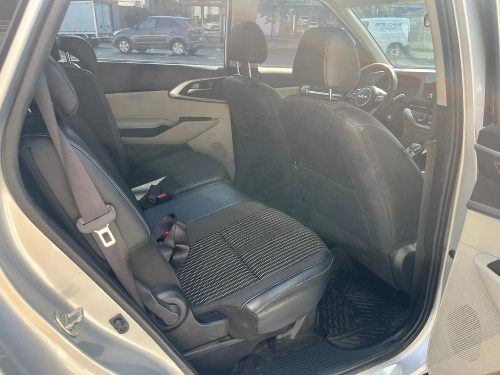 KIA CARENS EX 1.4 AUT 2022 - Imagen 11 de 20