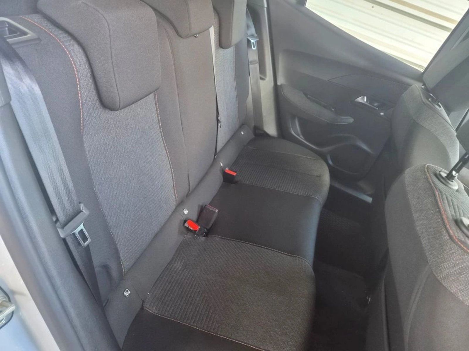 Peugeot 2008 MCA Style MHEV 136 eDCT6 2025 - Imagen 13 de 13