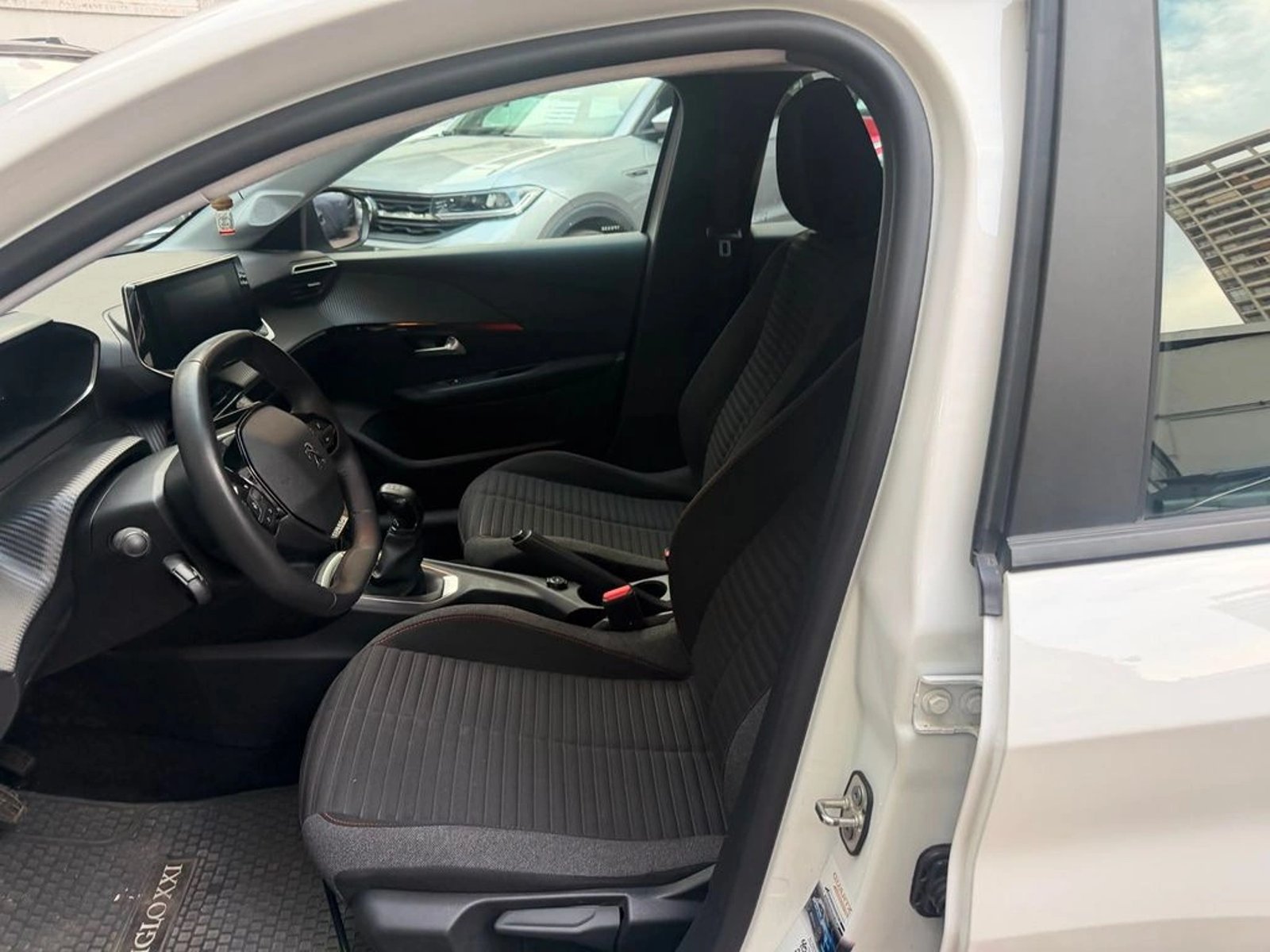 Peugeot 208 Active Pack Puretech 75 e6.4 2024 - Imagen 11 de 12