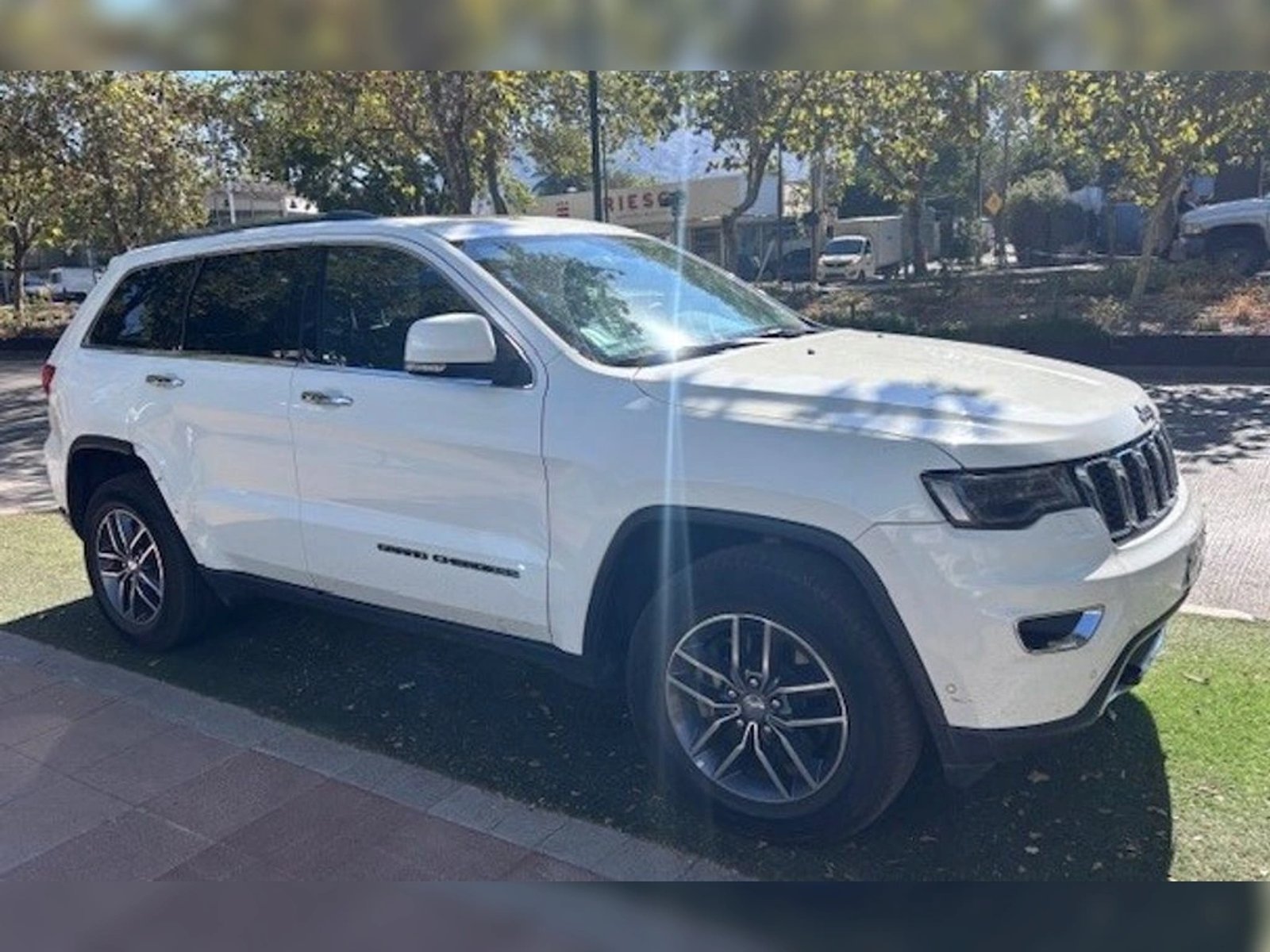 JEEP GRAND CHEROKEE Limited 2018 - Imagen 3 de 9