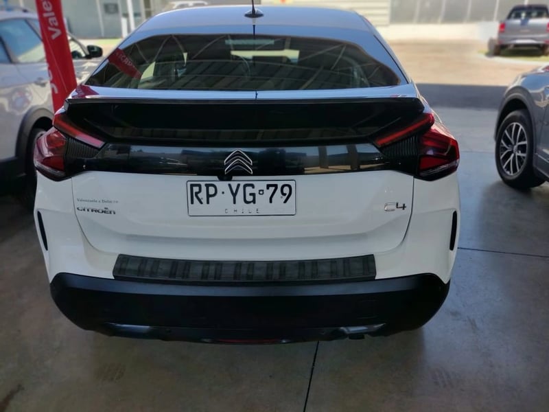 Citroën C4 BlueHDI 130 s&s Eat8 Shine 2022 - Imagen 5 de 11