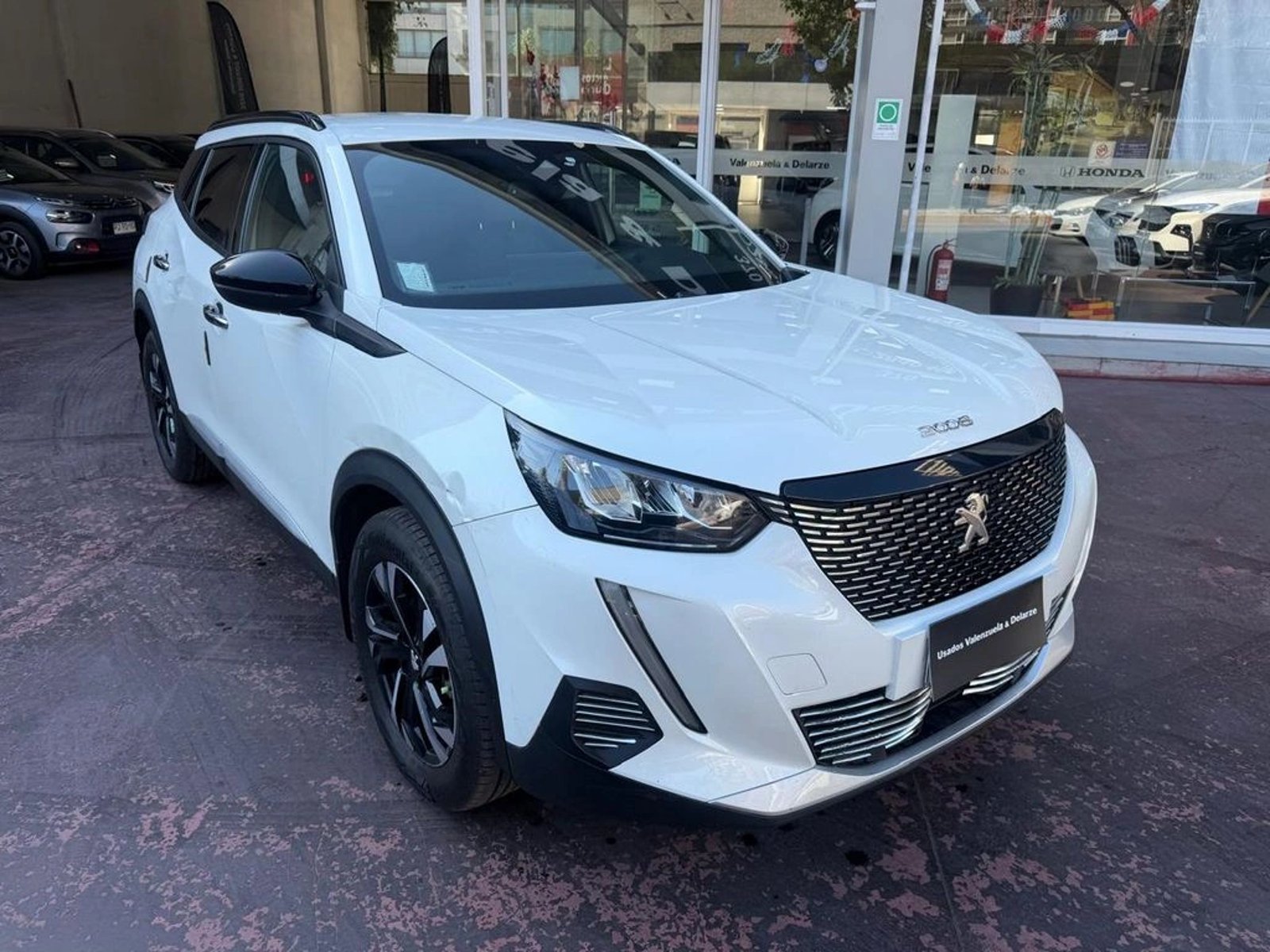 Peugeot 2008 Allure Pack BlueHDi 130 EAT8 2023 - Foto 3 de 11