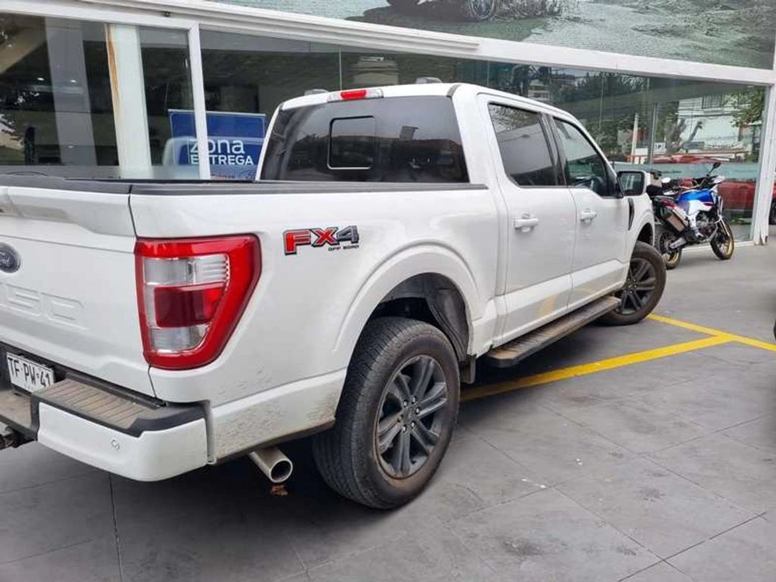 Ford F-150 5.0 LARIAT SPORT CC DOB. CAB. 4X4 AT 4P 2024 - Imagen 3 de 5