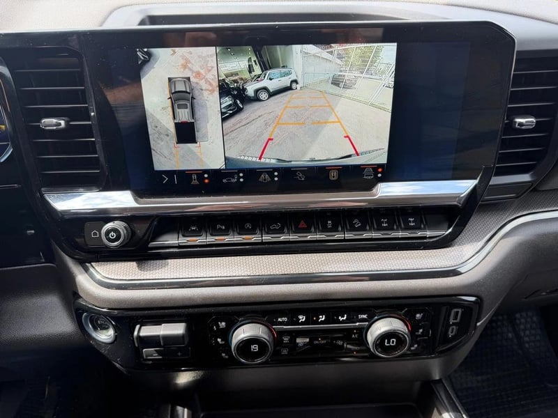 Chevrolet SILVERADO 4X4 6.2 AUT 2024 - Imagen 16 de 17