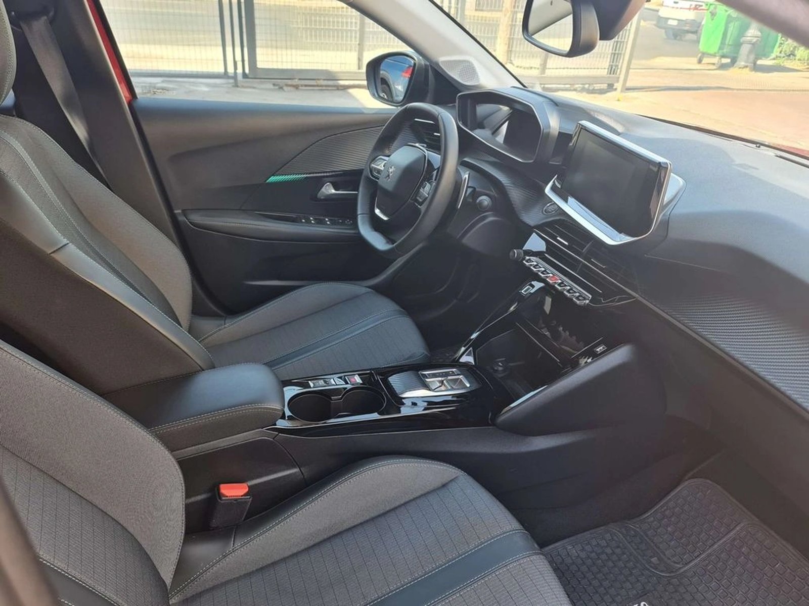 PEUGEOT 208 Allure Pack Puretech 130 EAT8 2024 - Imagen 10 de 20