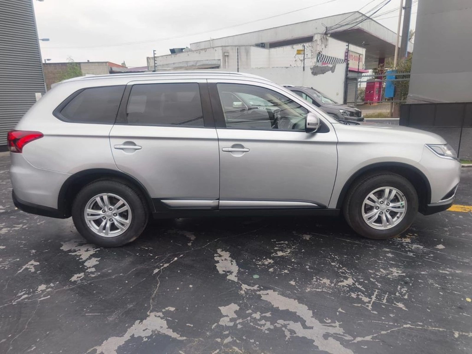 MITSUBISHI OUTLANDER GLX 2020 - Imagen 8 de 16