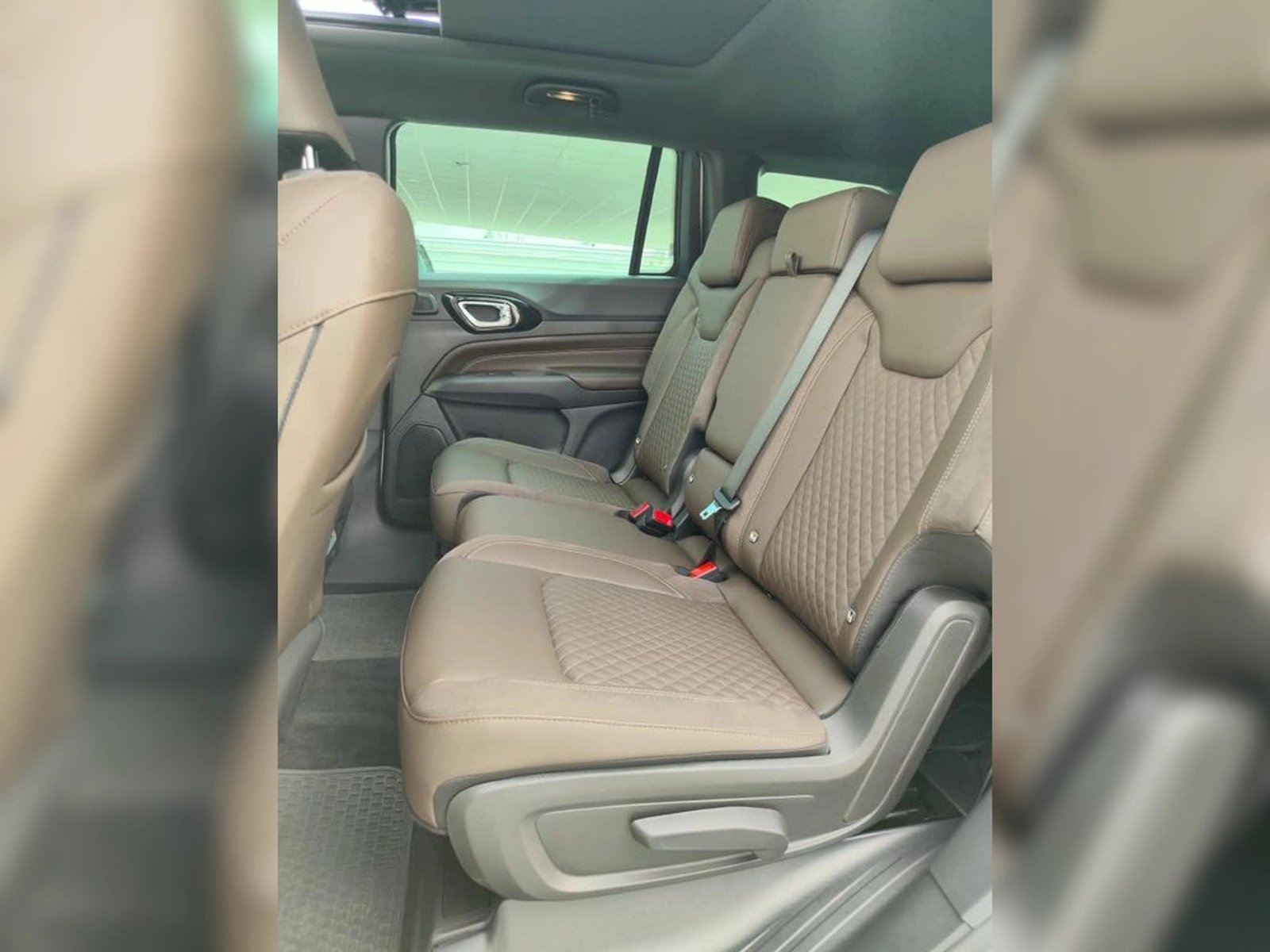 Jeep COMMANDER MCA OVERLAND 1.3T AT6 FWD 2026 - Imagen 16 de 16