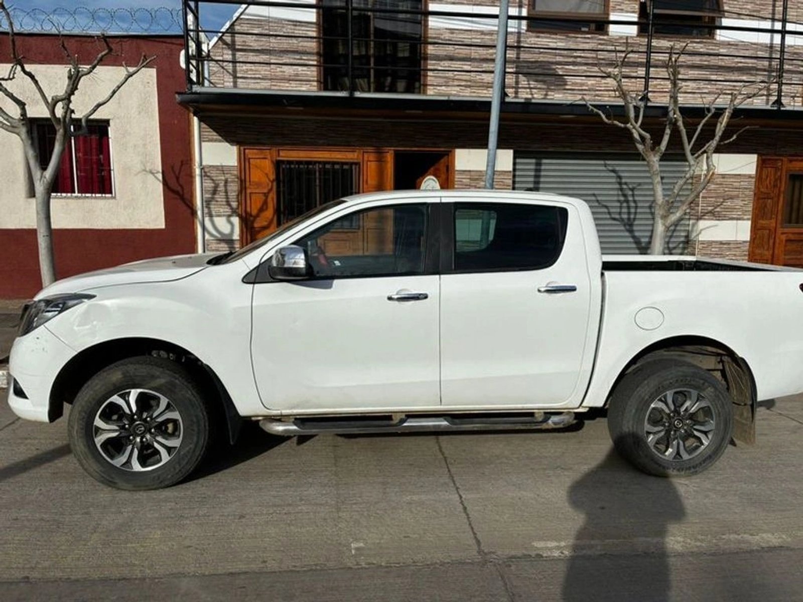 Mazda BT-50 DCAB SDX 4X4 3.2 AUT 2022 - Foto 2 de 5