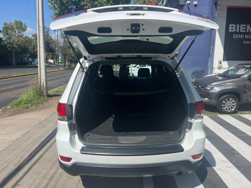 Jeep GRAND CHEROKEE Laredo Sport 2019 - Imagen 9 de 12