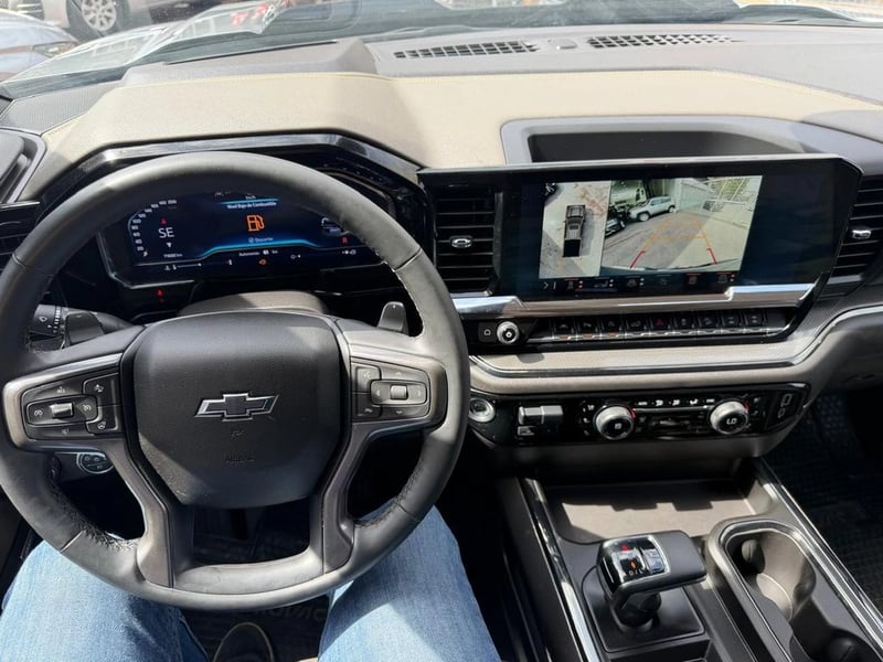 Chevrolet SILVERADO 4X4 6.2 AUT 2024 - Imagen 14 de 17