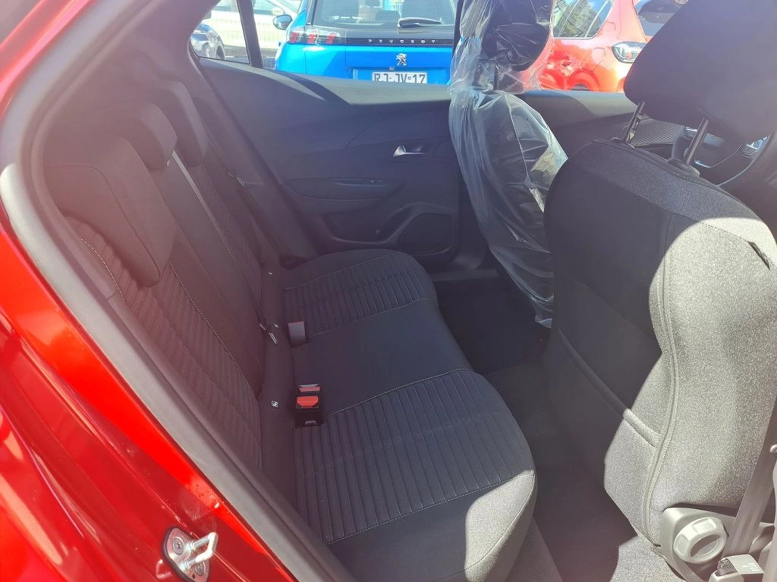 PEUGEOT 2008 MCA Active Puretech 130 2025 - Imagen 11 de 17