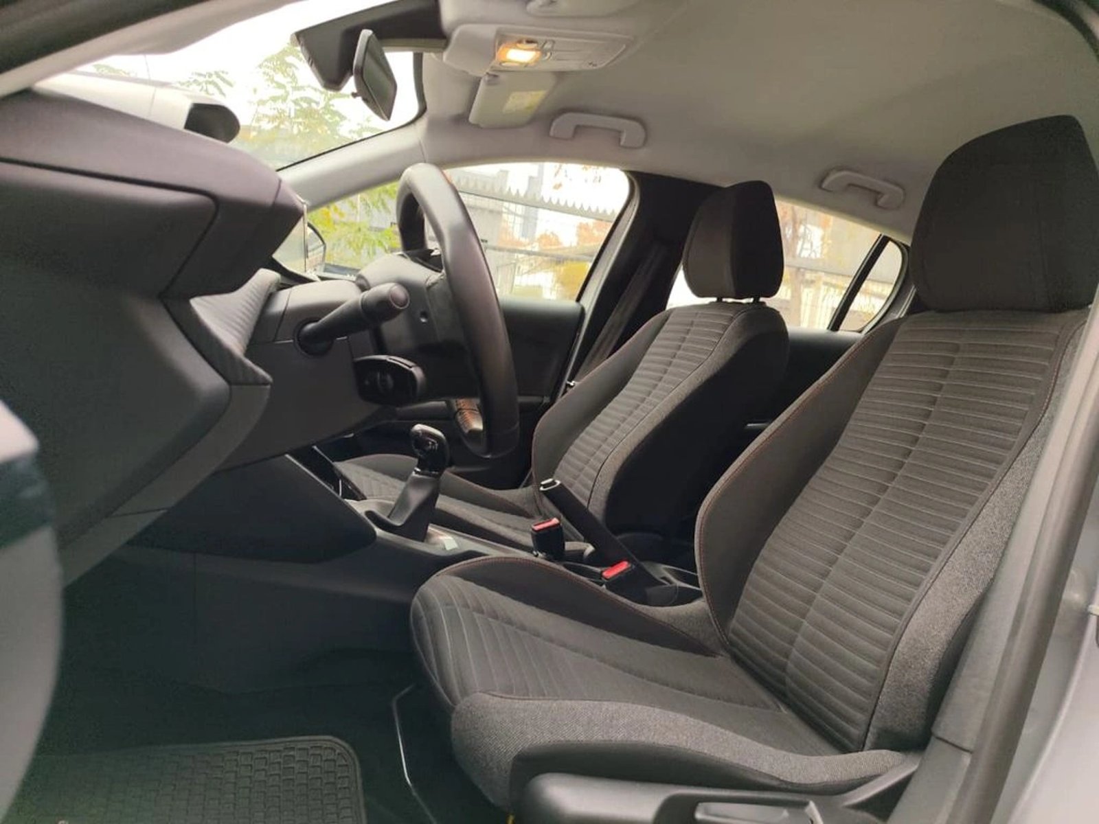 Peugeot 208 Active Pack Puretech 75 MT5 2022 - Imagen 10 de 15