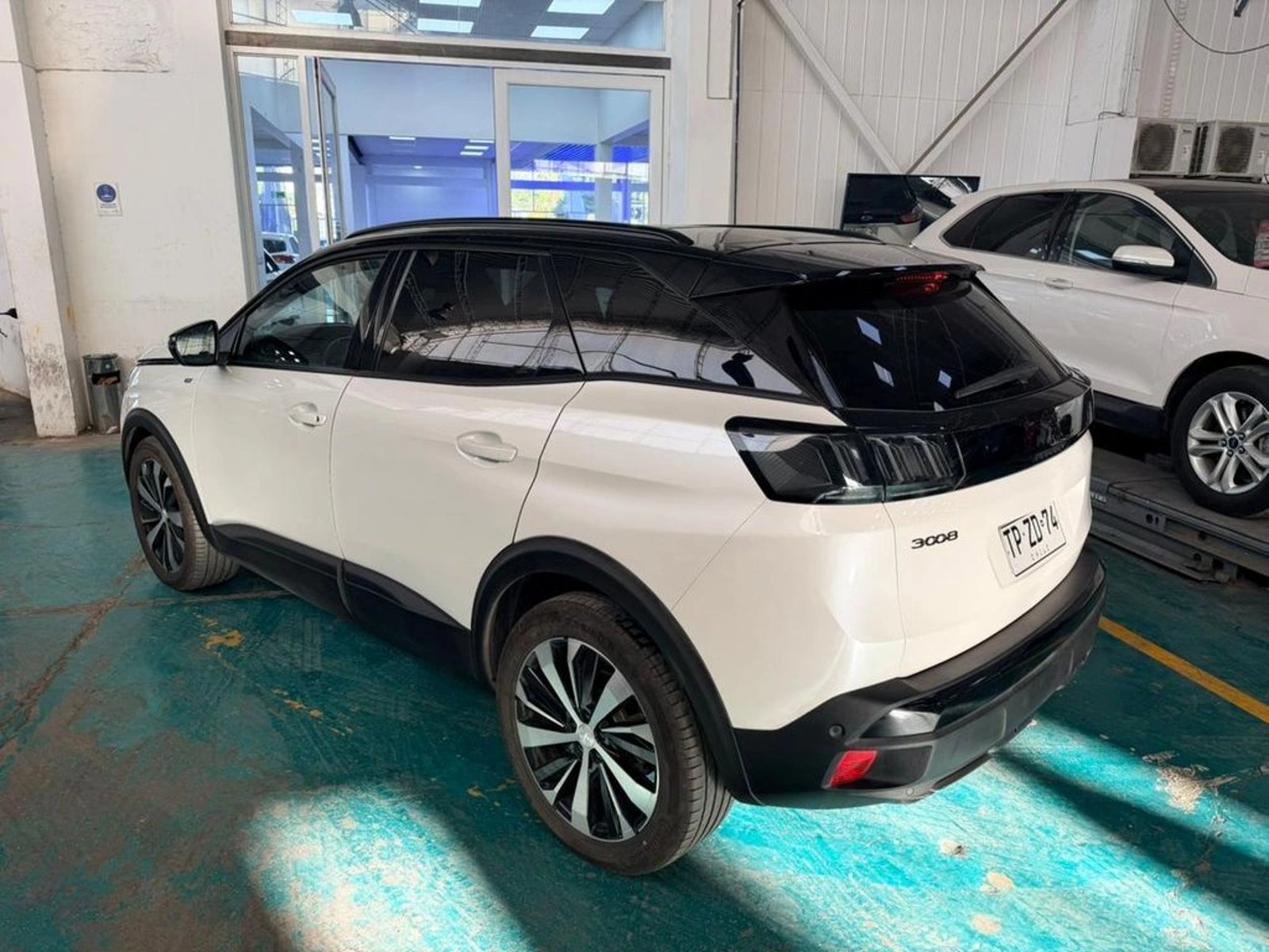 Peugeot 3008 GT-Line BlueHDi 130 EAT8 2024 - Foto 4 de 12