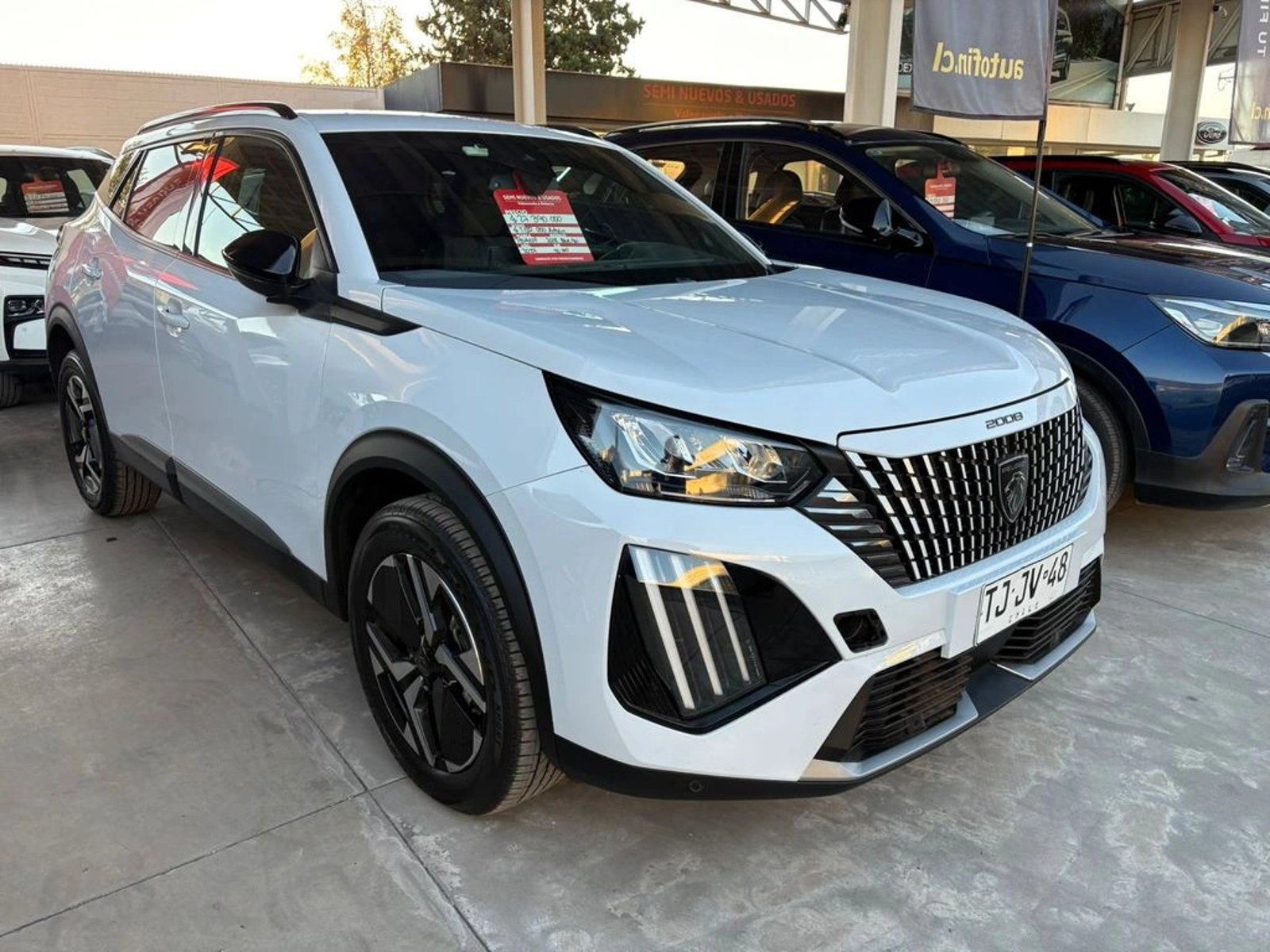 PEUGEOT 2008 Allure Pack Puretech 130 EAT8 2024 - Imagen 3 de 10