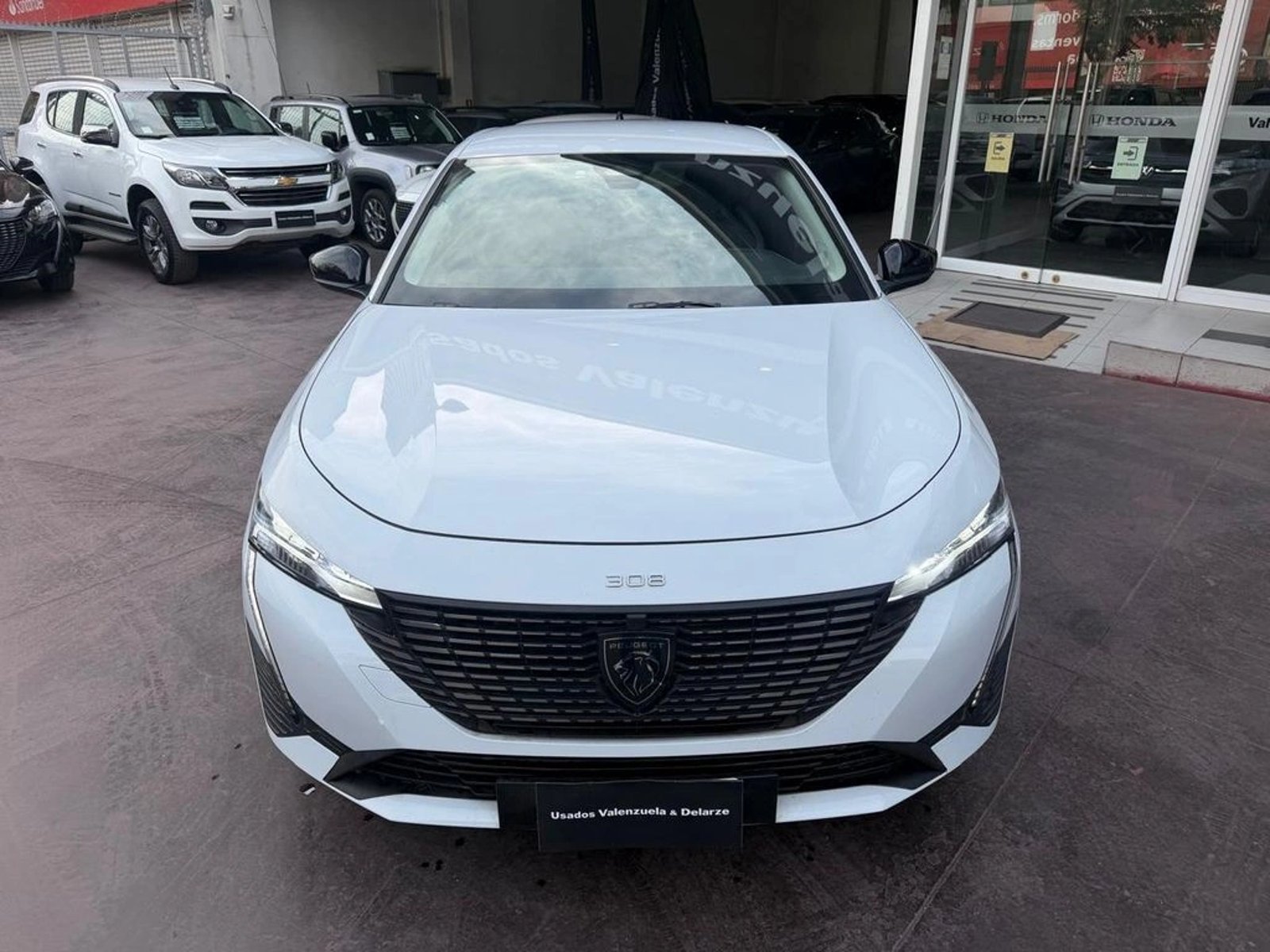Peugeot 308 Allure Pack BlueHDi 130 EAT8 2025 - Foto 2 de 14