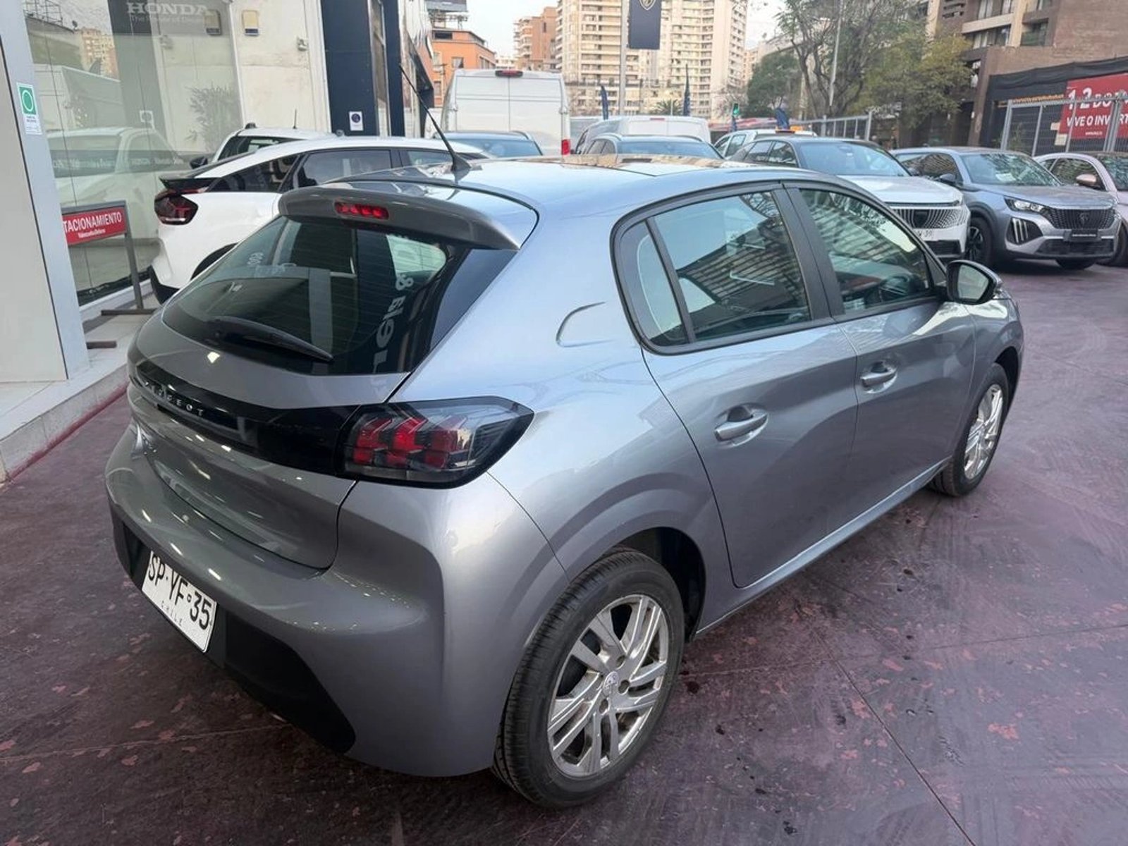 Peugeot 208 PURETECH 75 MT 1.2 2023 - Foto 4 de 12