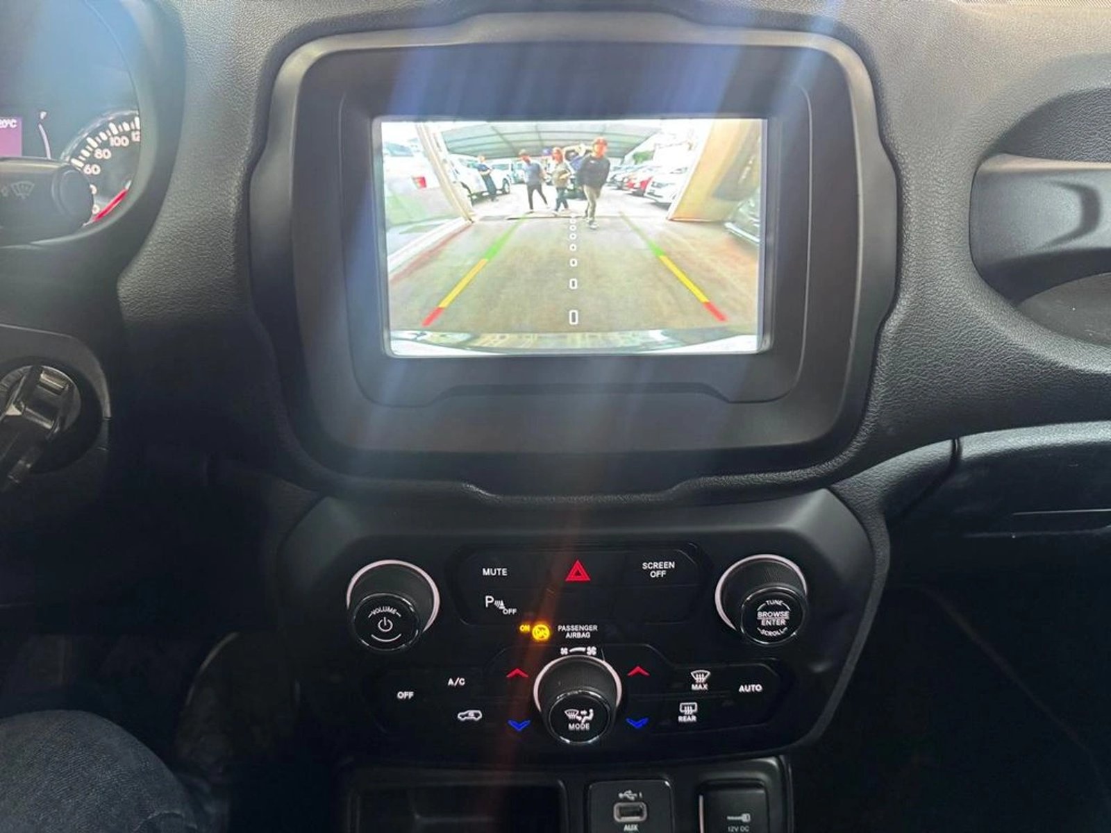 JEEP RENEGADE SPORT 1.8 2022 - Imagen 12 de 20