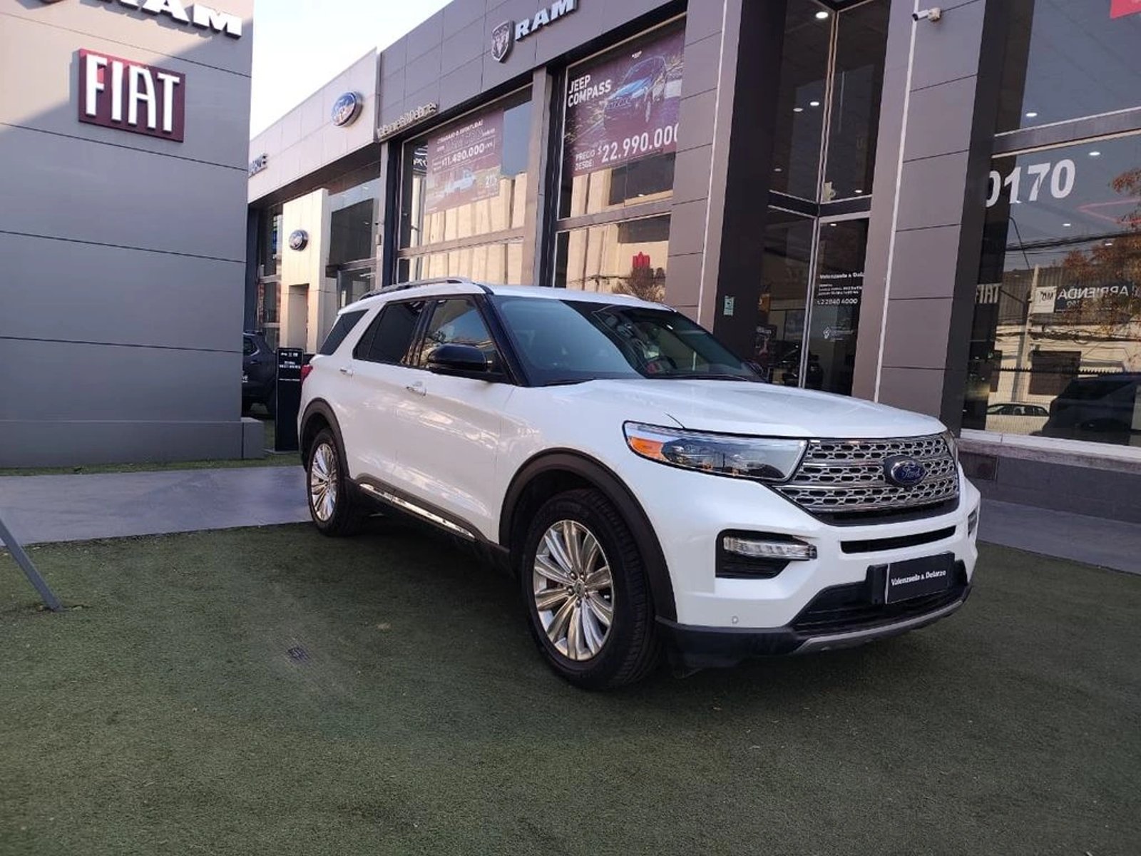 Ford EXPLORER 2.3 ECOBOOST LIMITED 4X4 AT 5P 2023 - Foto 3 de 18
