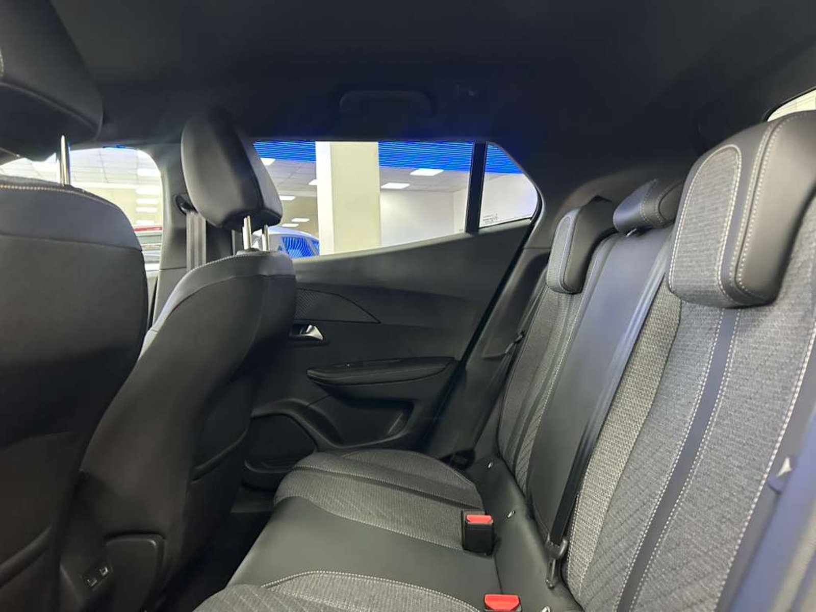 PEUGEOT 2008 MCA Allure Puretech 130 2025 - Imagen 8 de 17