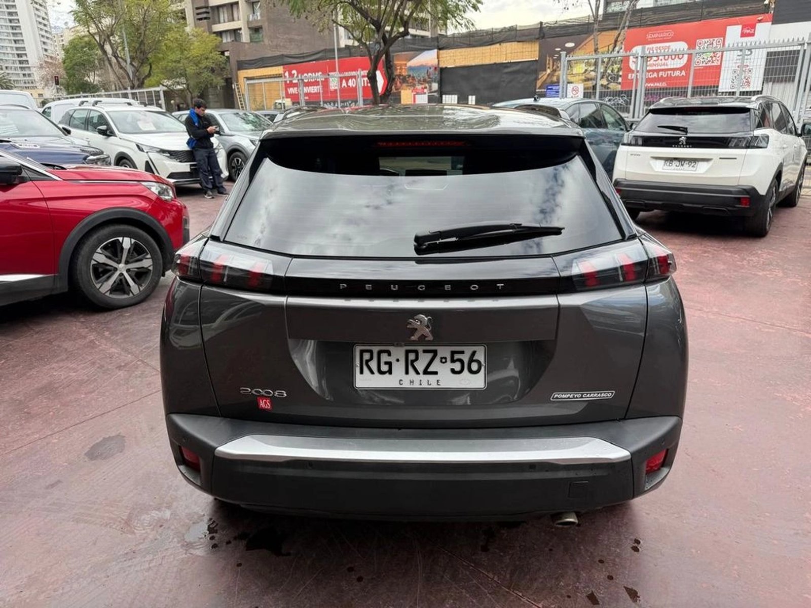 Peugeot 2008 ALLURE BLUE HDI 130 EAT8 1.5 AUT 2022 - Foto 5 de 14