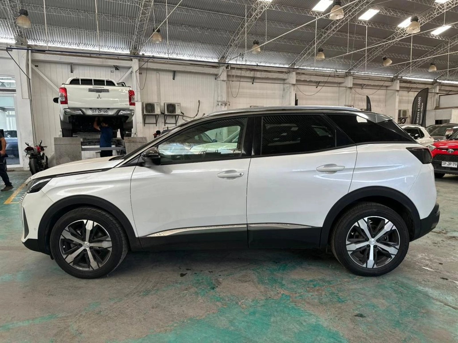 Peugeot 3008 ALLURE 165HP 1.6 AUT 2023 - Foto 3 de 11