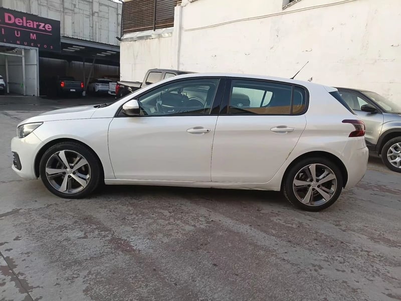 Peugeot 308 Allure pack 1.6 BlueHDi 120 HP 2018 - Imagen 8 de 20