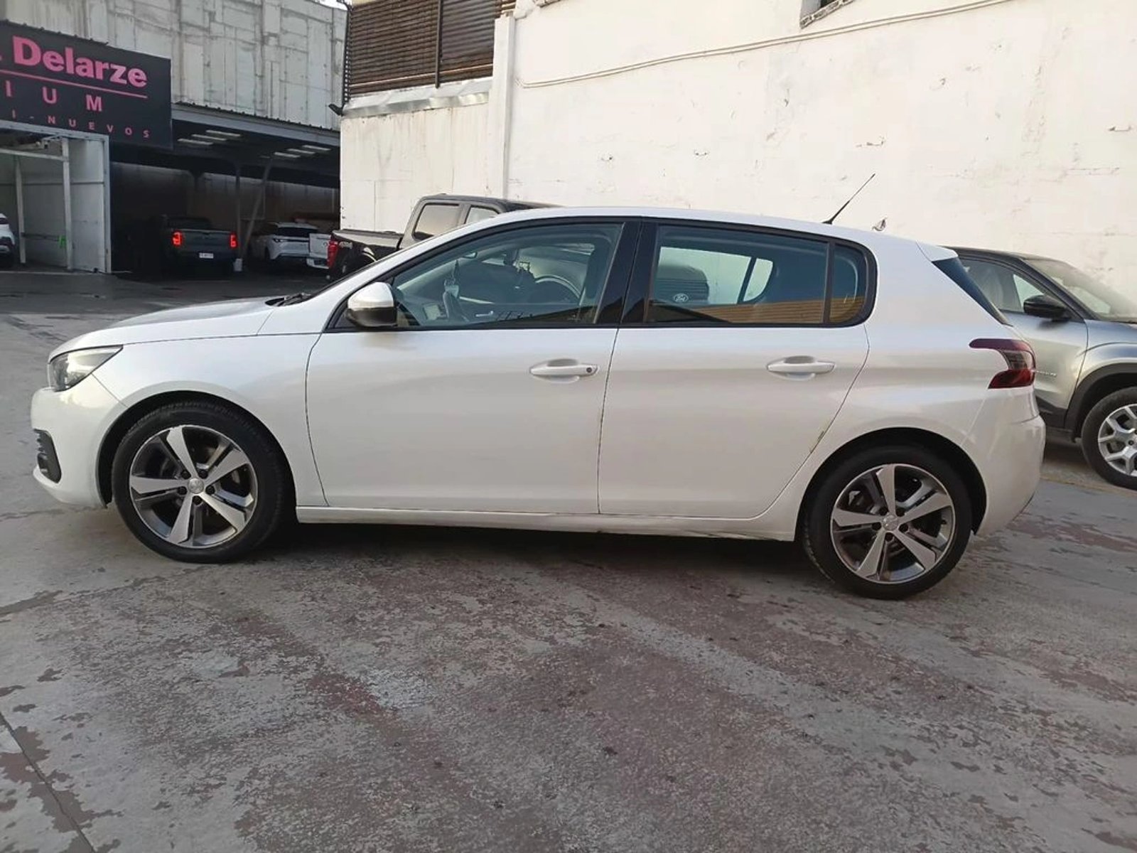 PEUGEOT 308 Allure pack 1.6 BlueHDi 120 HP 2018 - Imagen 8 de 20