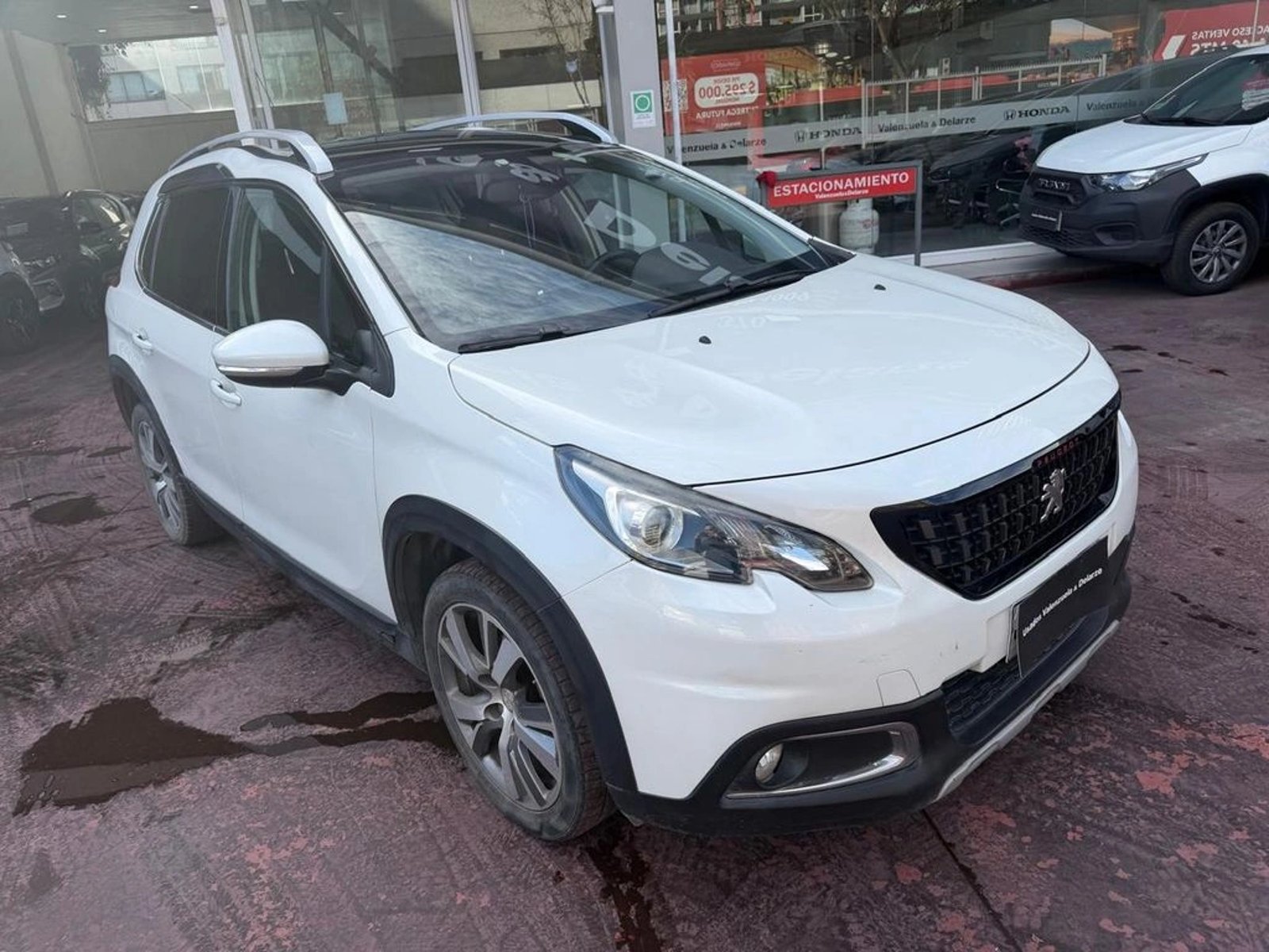 Peugeot 2008 Allure 1.6 e-HDi 92HP 2018 - Imagen 3 de 11