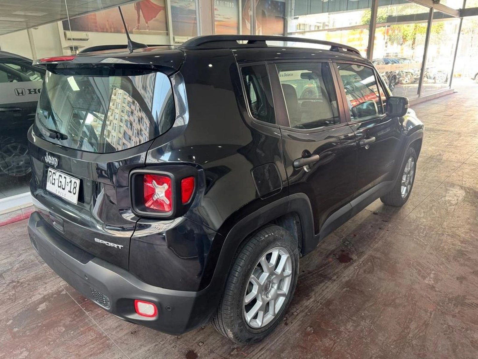 Jeep RENEGADE SPORT 1.8 2022 - Foto 4 de 15