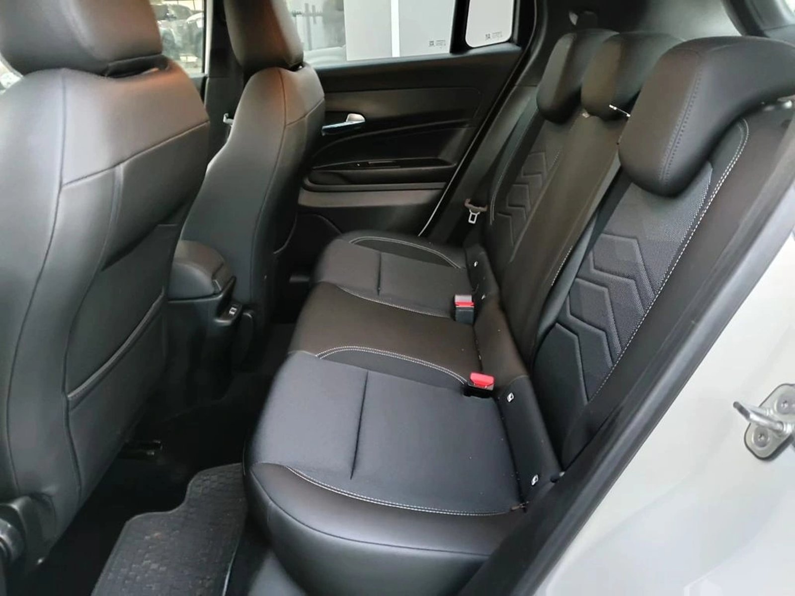 JEEP AVENGER 1.2 MT 2025 - Imagen 16 de 20