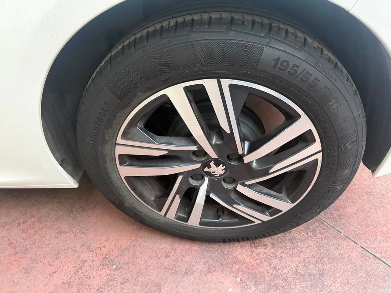 Peugeot 208 Active Pack Puretech 75 e6.4 2024 - Imagen 7 de 12