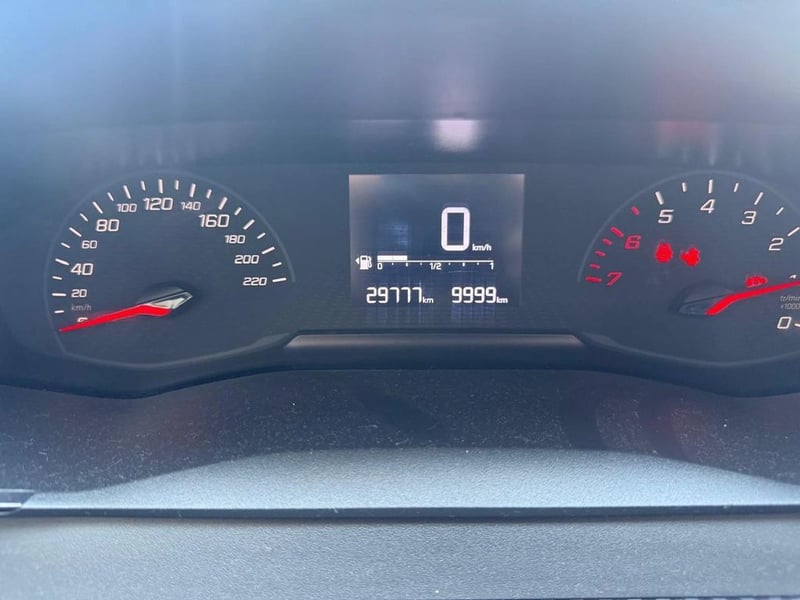 Peugeot 208 Style Puretech 75 2024 - Imagen 8 de 12
