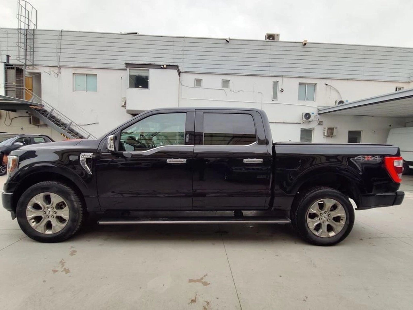 Ford F-150 Platinum 4WD AT 2023 - Foto 3 de 17